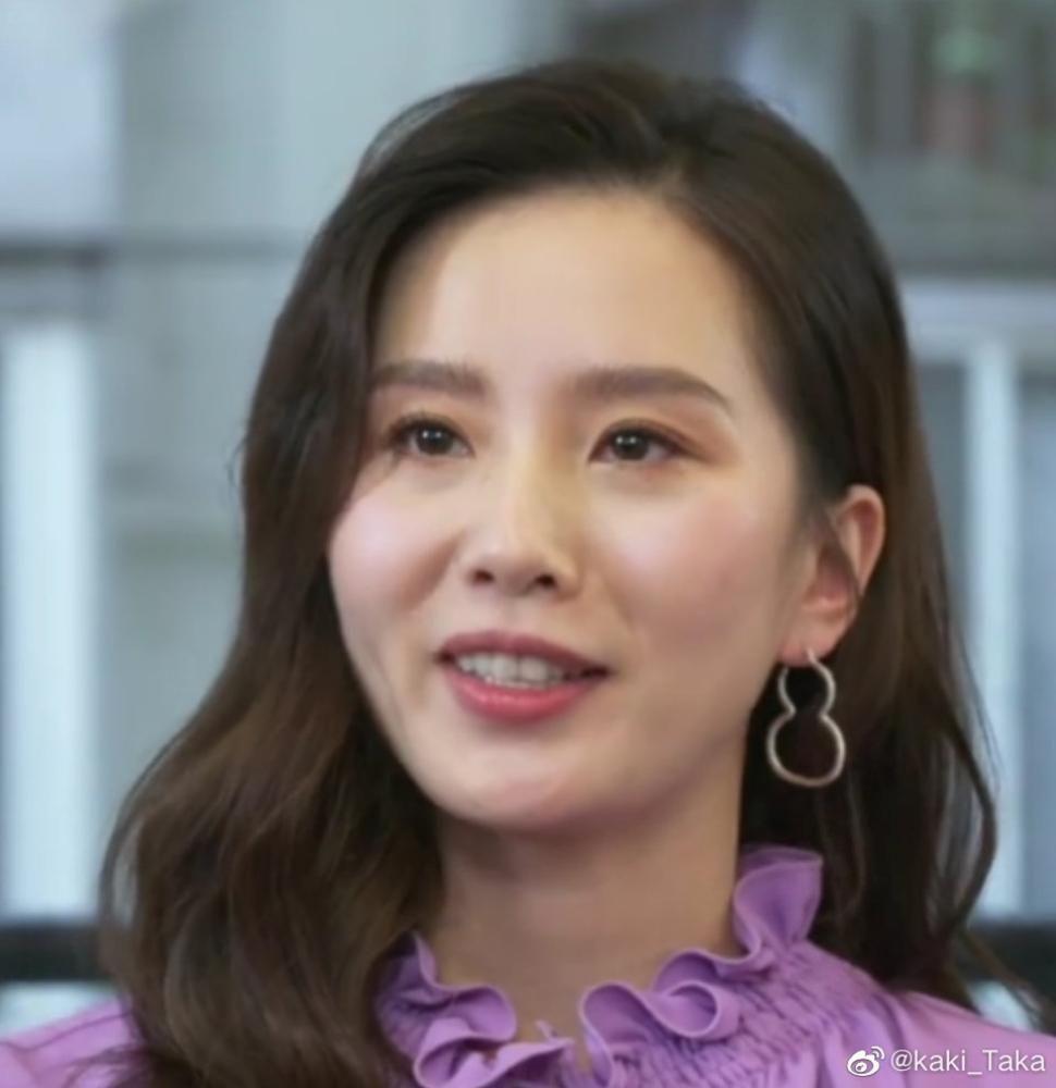 现在女明星,好多笑起来都是歪嘴,这是为什么呢?