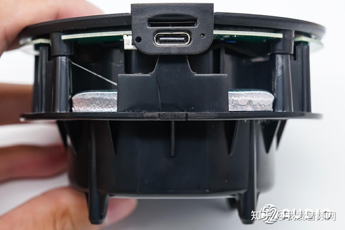 57mm全频发声单元,360度全向音效,小度智能蓝牙音箱 炫彩版拆解