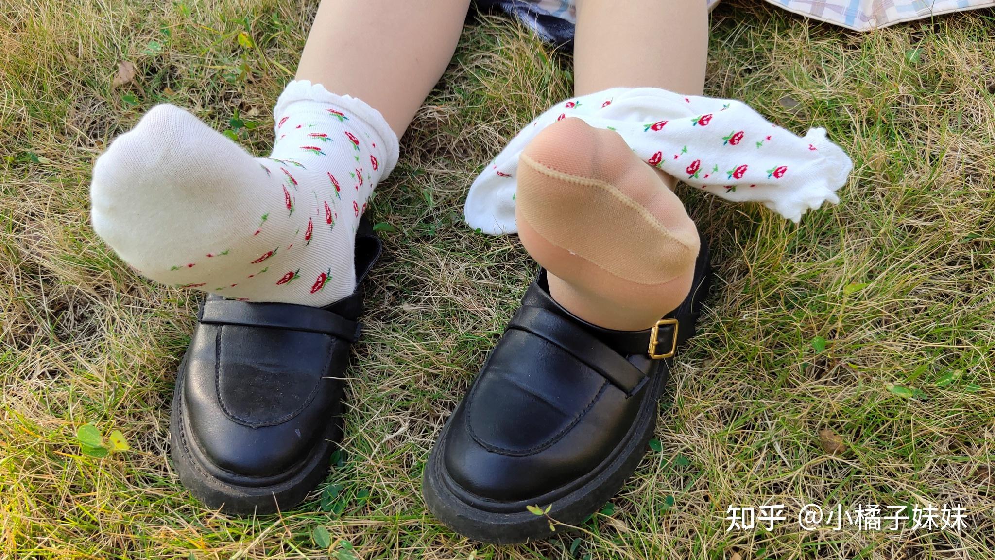 都说女孩子穿白色袜子特别好看因为白色干净圣洁,是这样么? - 知乎