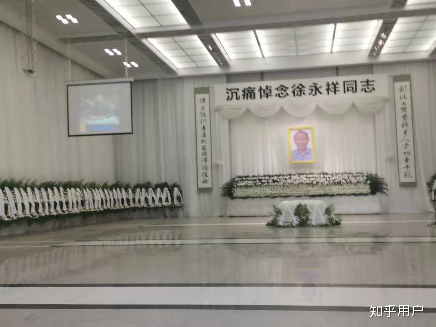 举行,追悼会全程进行了线上直播,至此,对徐老师追思情绪达到了高潮。对于笔者来说,并没有朋友圈各位同仁