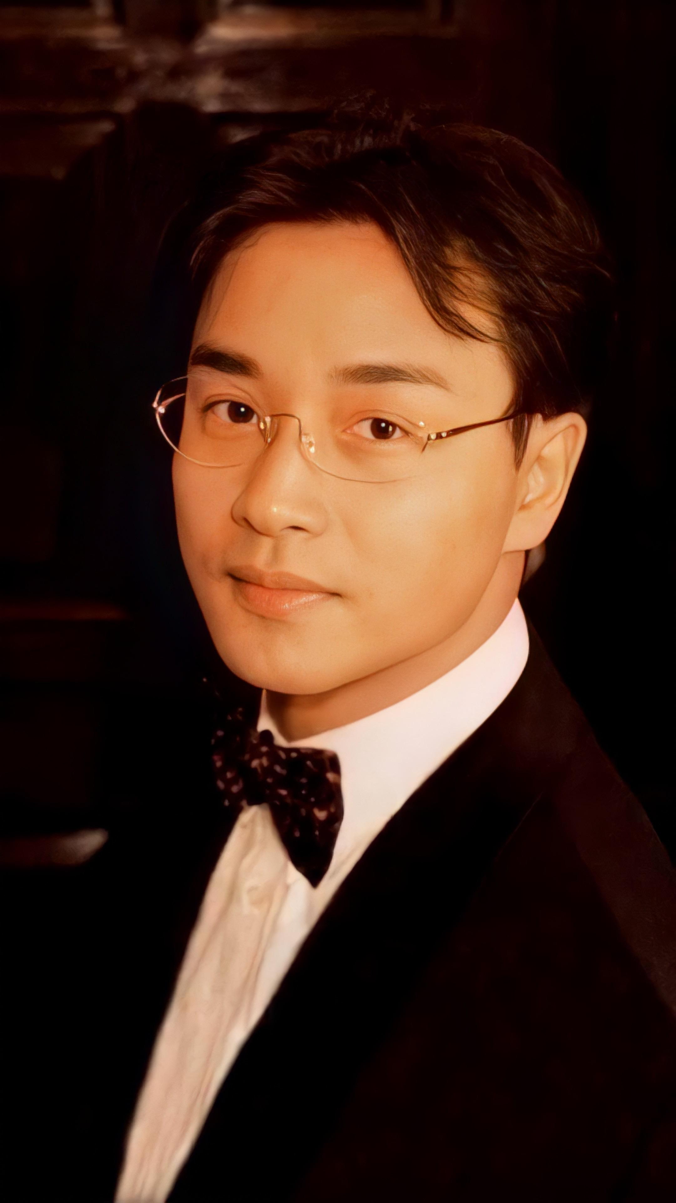 有人用张国荣的照片当壁纸什么的吗