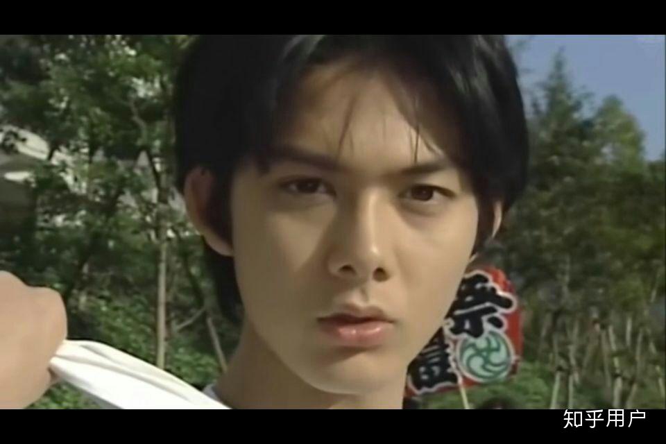 为什么大多男生中分不好看,而女生中分好看?