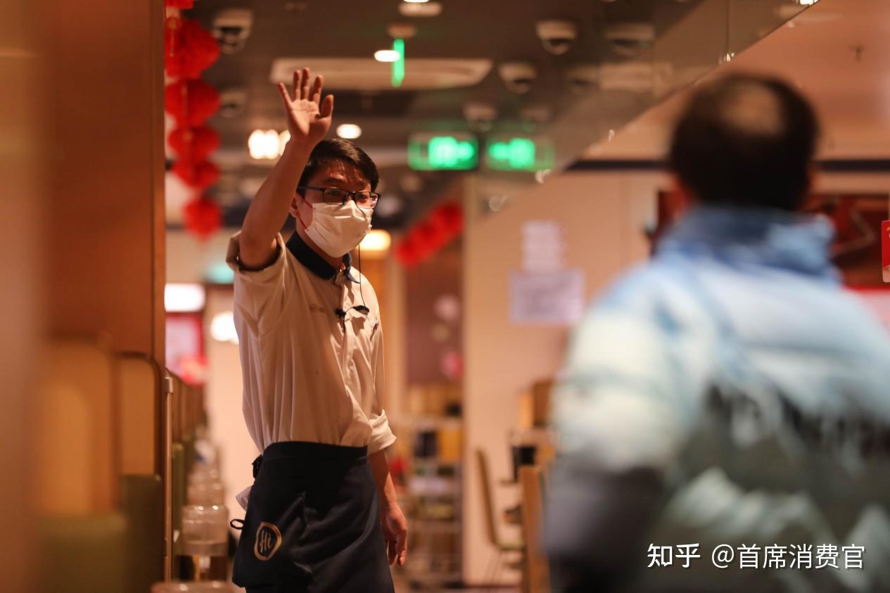 火锅经济沸腾海底捞2023年翻台率近4