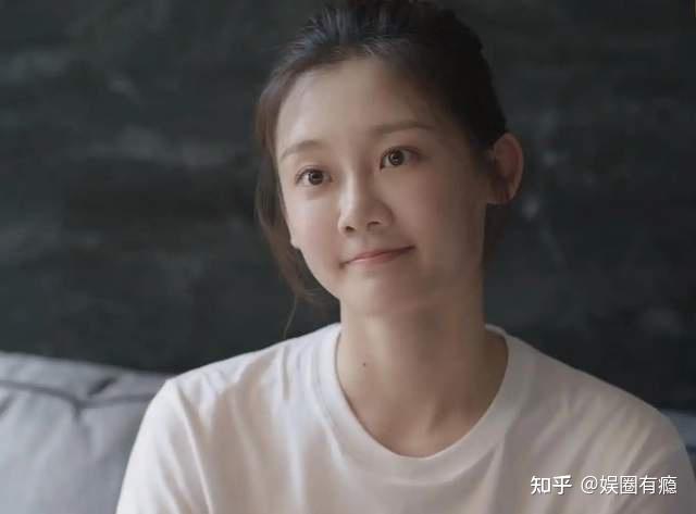 其实从《芳华》女演员的排名上就可以看得出来冯小刚一开始是想捧苗苗