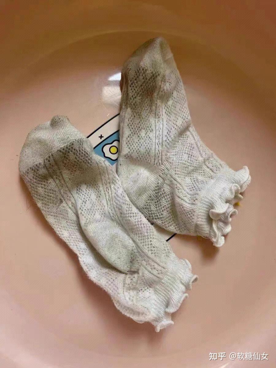 女生能把白棉袜穿变色吗? - 知乎