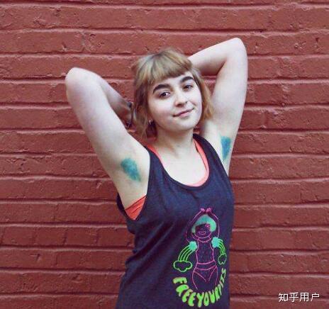 女生夏天穿无袖的衣服腋毛该如何处理