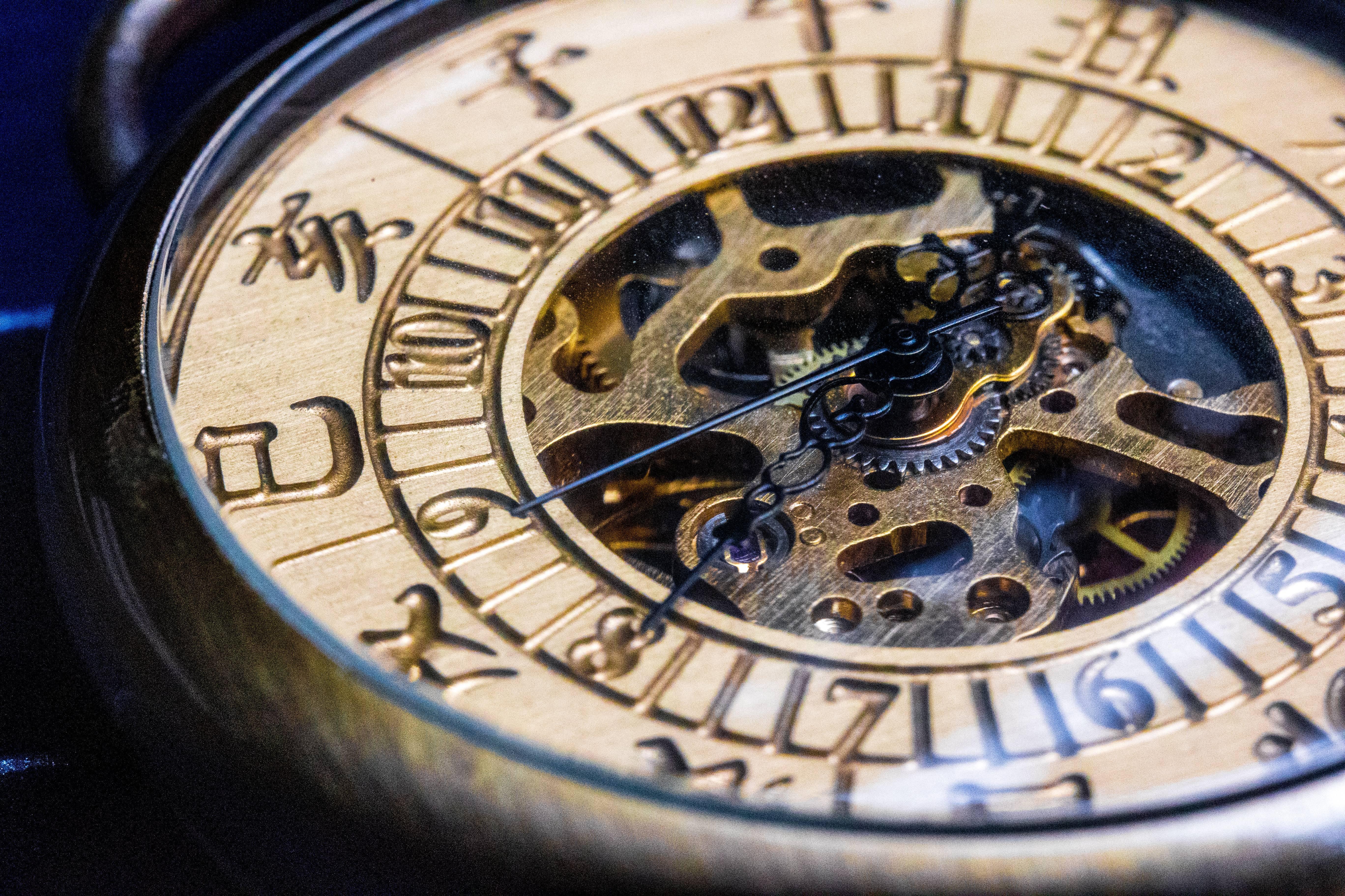 用光影丈量时间|雍也 十二时辰故宫日晷怀表