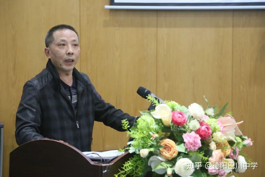 向阳中学校长涂崇芳以"备战中考,全力以赴"为主题,以学生基本情况