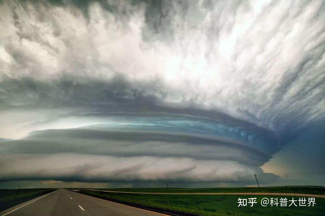 武汉最近是怎么了爆发新冠下大暴雨刮龙卷风怎么总是找到武汉