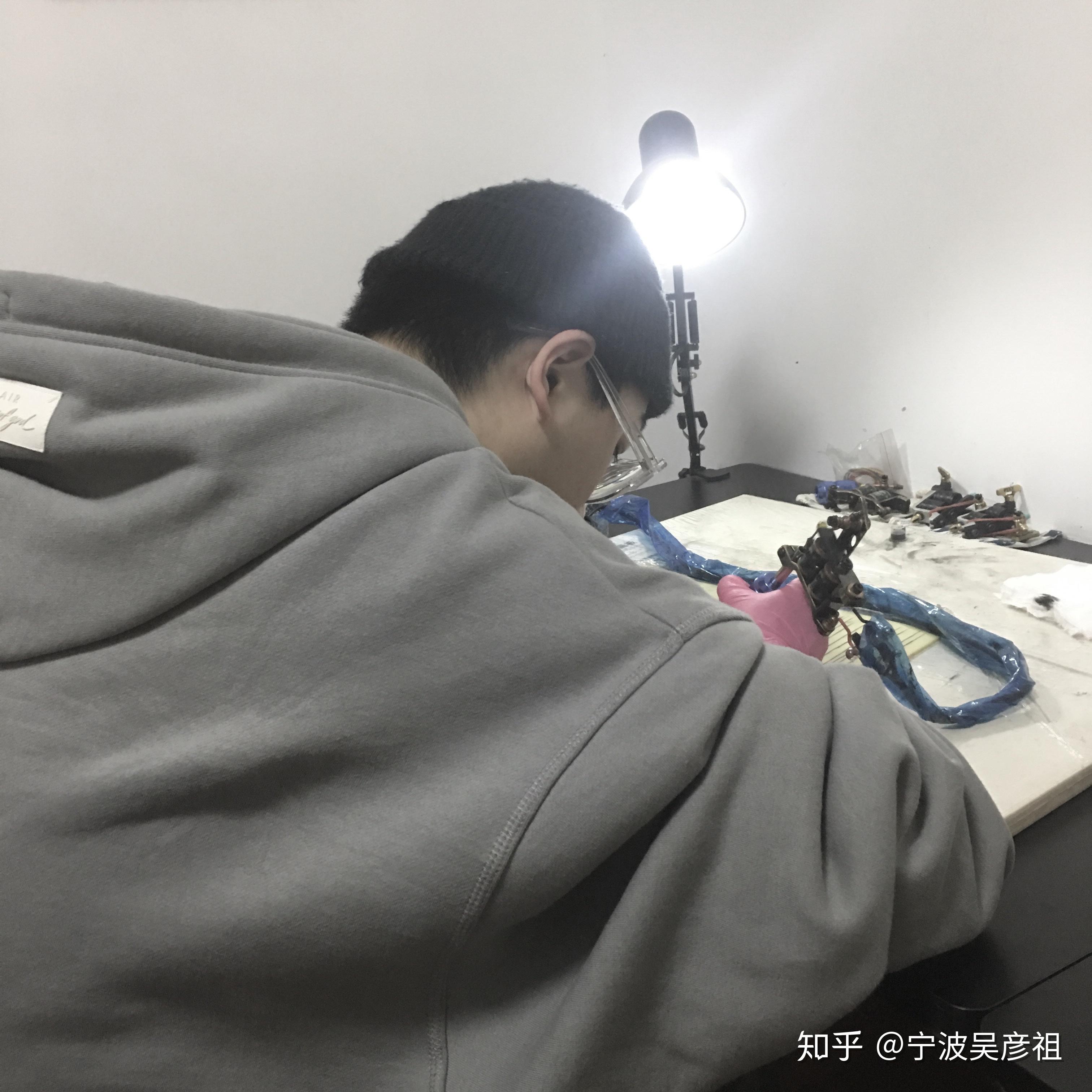 鲻鱼头这种发型怎么留呢