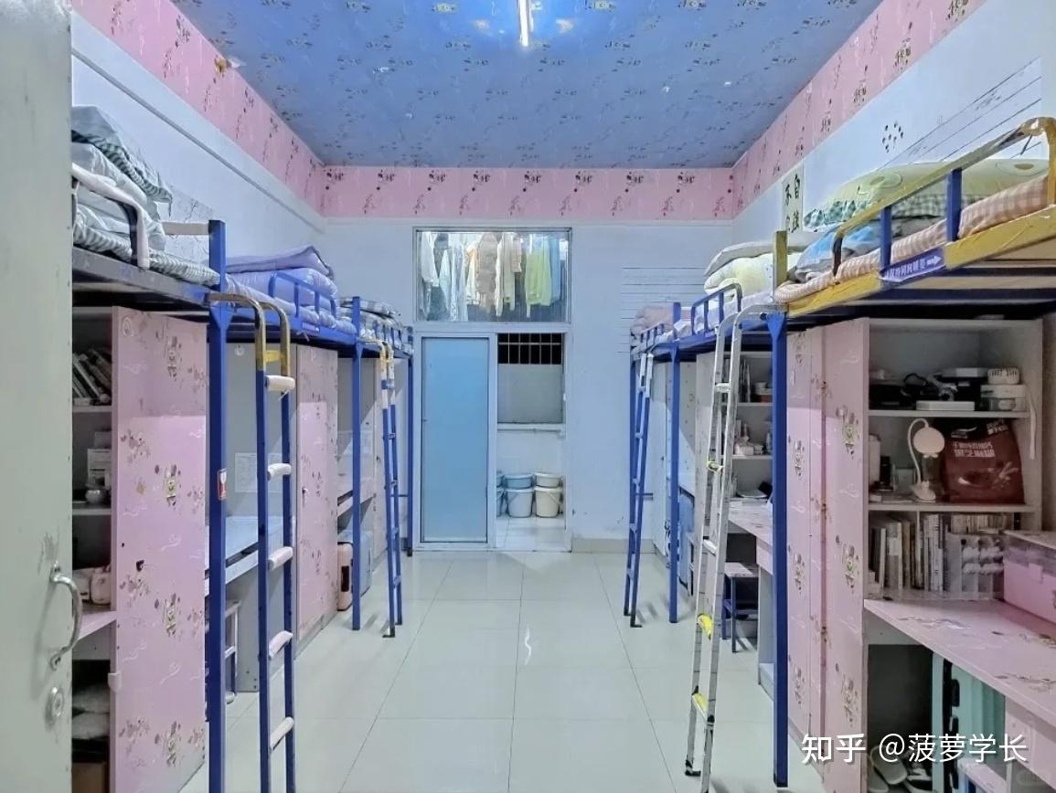 贵州师范学院的宿舍学校环境周边怎么样啊