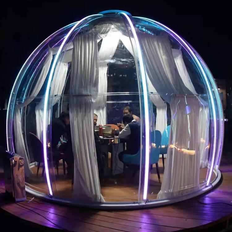 正在用餐的星空房餐厅户外星空房餐厅商业广场星空房餐吧星空房餐厅