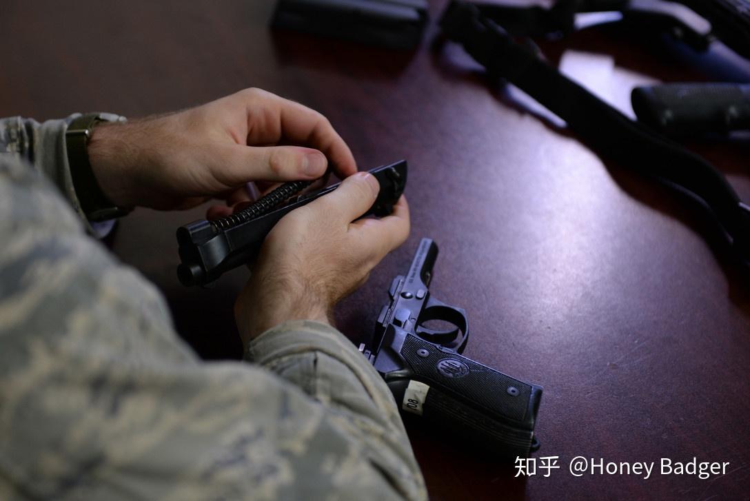 阿Sir,我不当大哥很久了—— 浅谈 Beretta M9 - 知乎