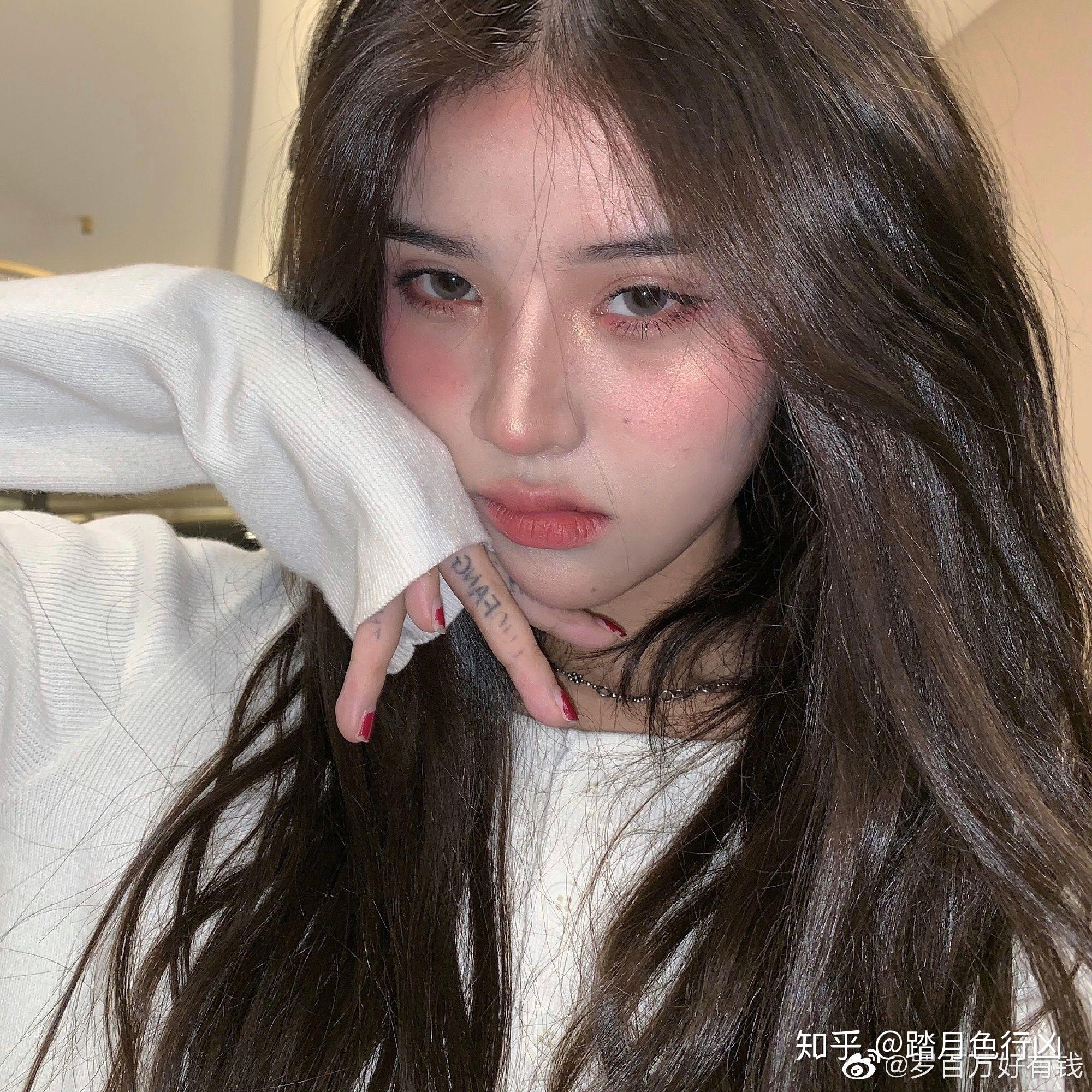 如何看待罗百万疯逼人设