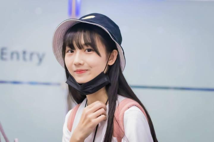 如何客观评价刘力菲的五官和颜值