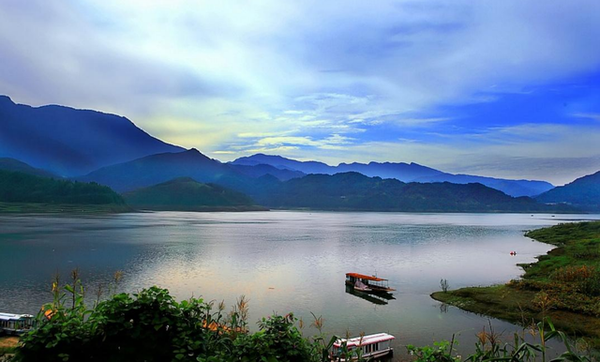 藏在成都 神仙眷侣 自驾3h直达 山形如桌面 湖平似明镜 知乎