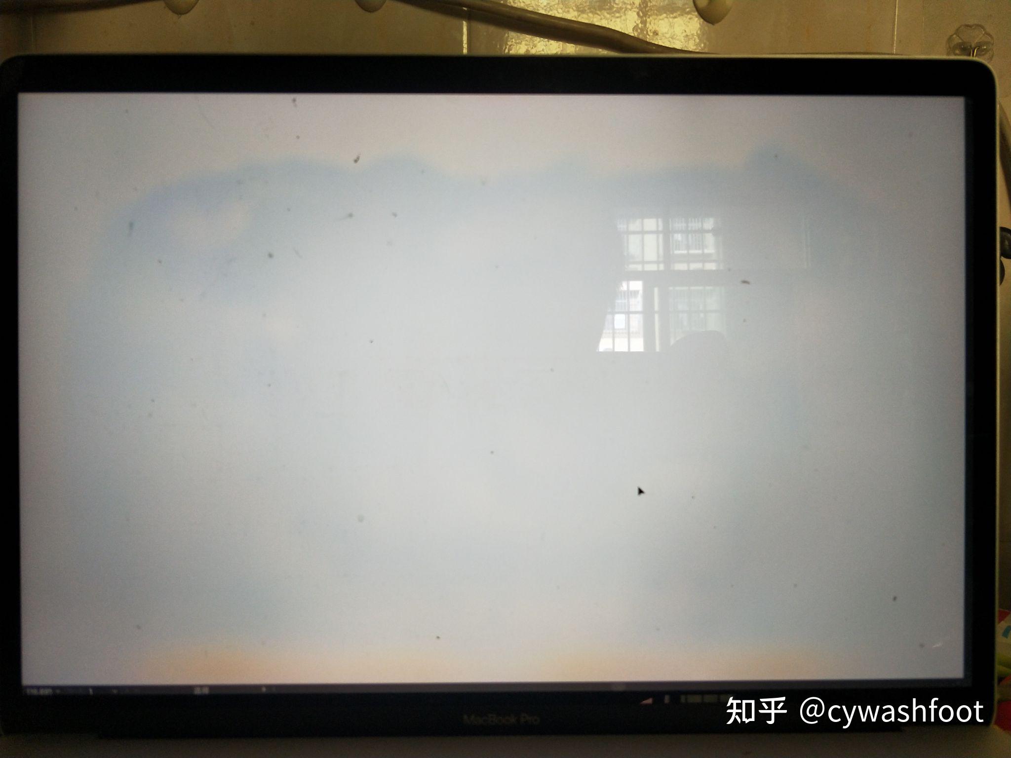 macbookpro17款屏幕出现蓝色色斑