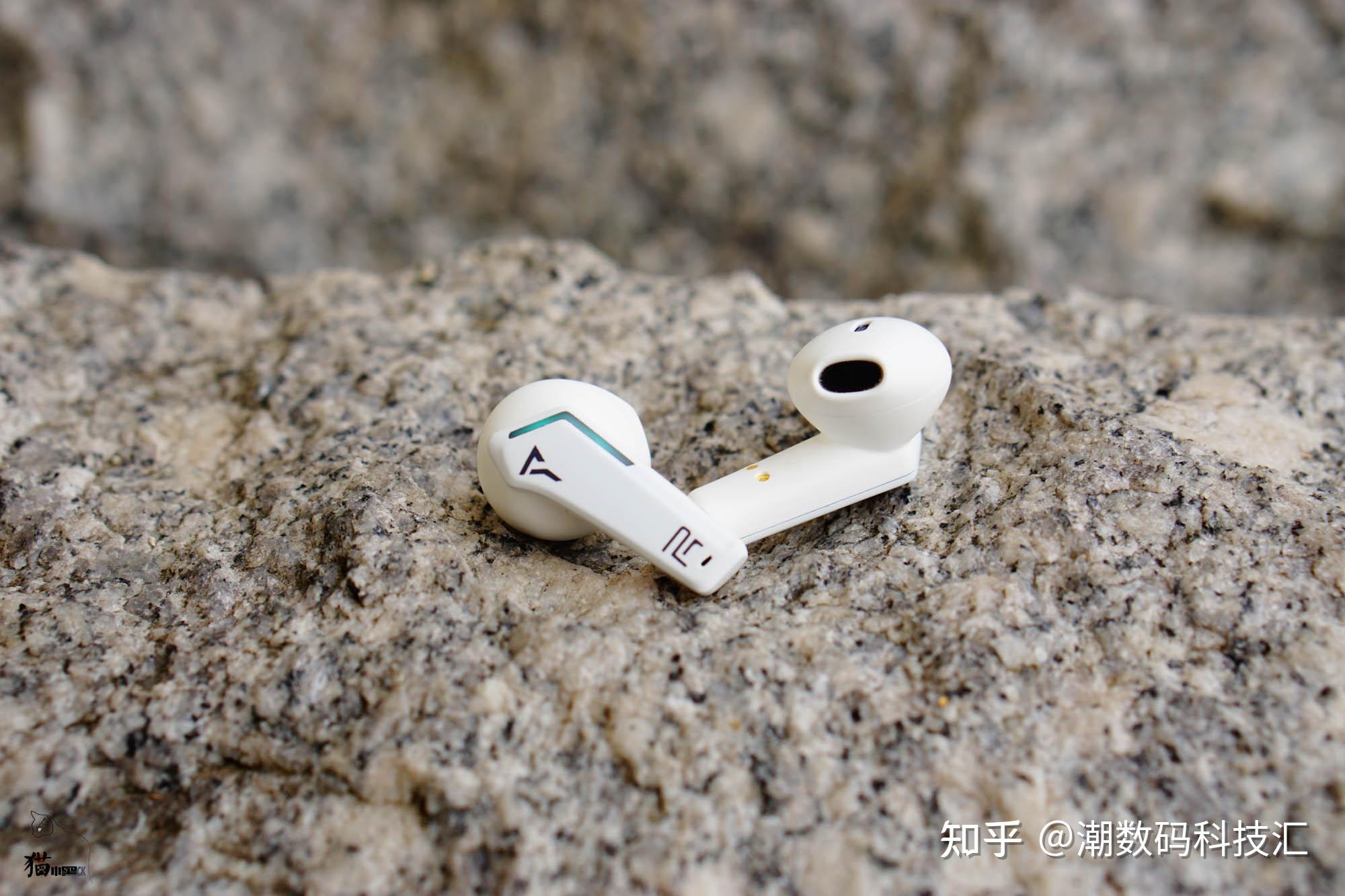 tws耳机中的高达sanagx电竞蓝牙无线耳机