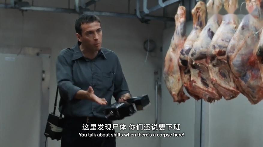 事不关己,工人只想赶紧下班,一次值班时,当地的屠宰场发生一起命案.