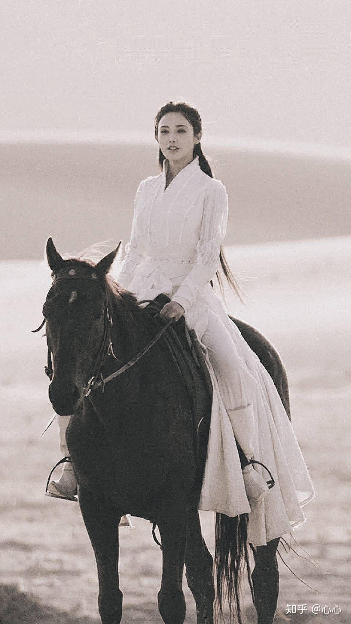 大家能给我一些东宫小枫的壁纸吗