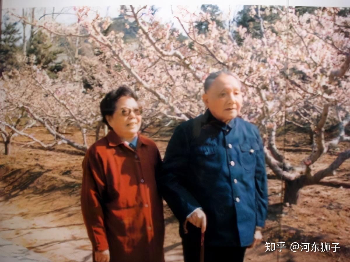 卓琳:从北大女学霸到邓小平夫人,相恋58载,5位子女全是国之栋梁