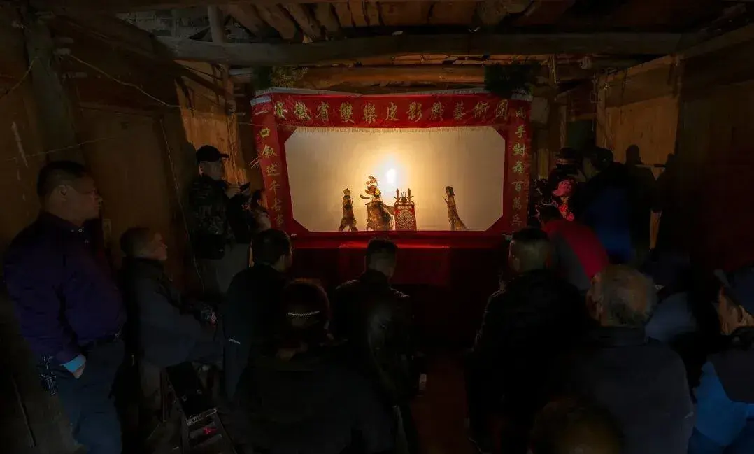 新安江三潭枇杷桃花潭油纸伞老酒坊皮影戏古龙窑摄影团