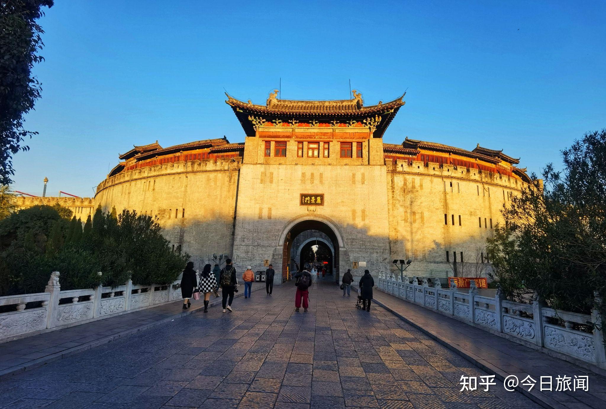 夜幕下的千年古城门风光秀丽,浪漫多姿,这些游玩亮点可不要错过 - 知乎