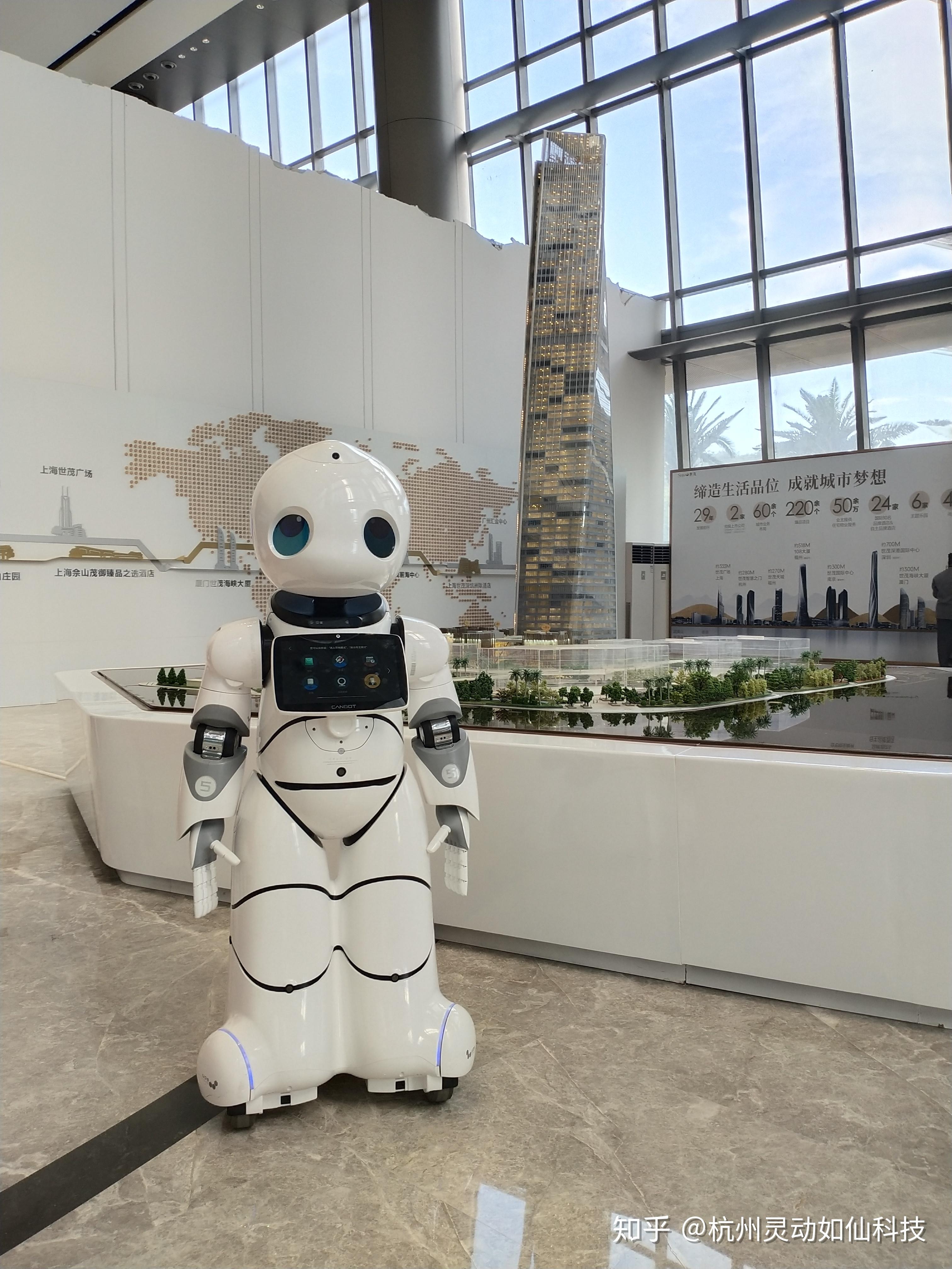 大家怎么看待碧桂园全球首家机器人餐厅做饭炒菜服务员全都是机器人