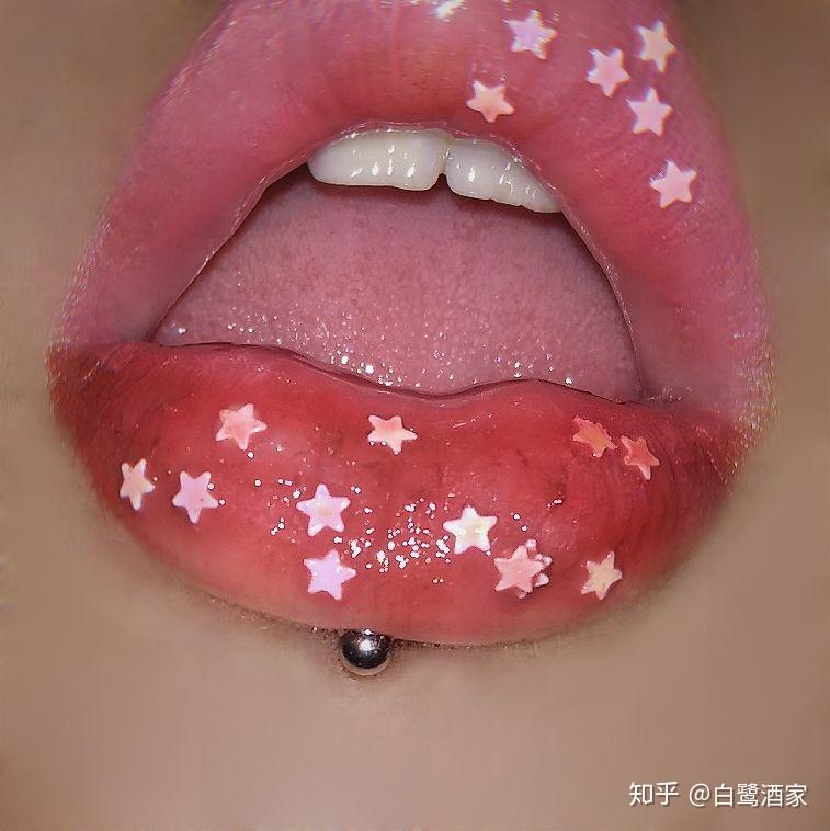 我想看看唇钉摘下后是什么样子的