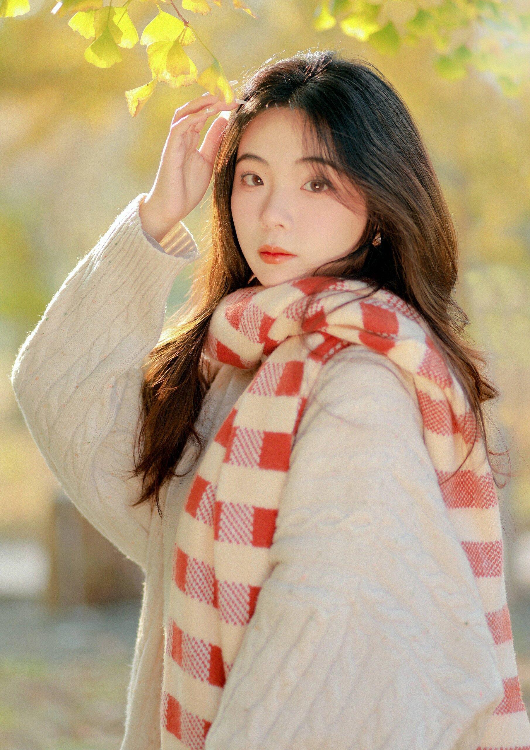 银杏写真动作分享,9个拍照姿势,拍出氛围感美照