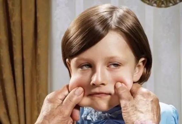 我的孩子不是玩具请不要随便逗弄ta