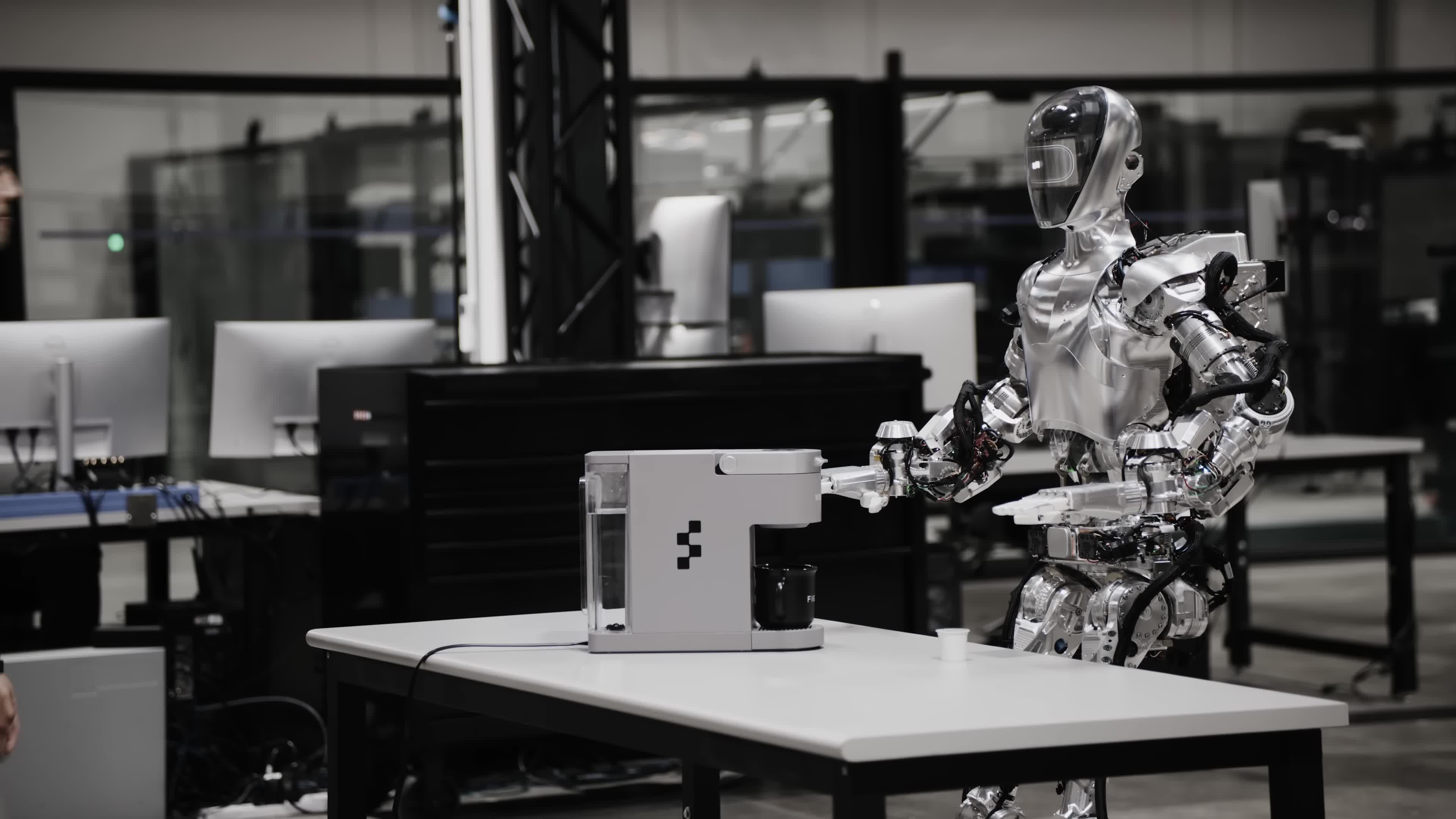 马斯克的要求直击核心:第一,这必须是一款人形机器人;第二,它最终要能