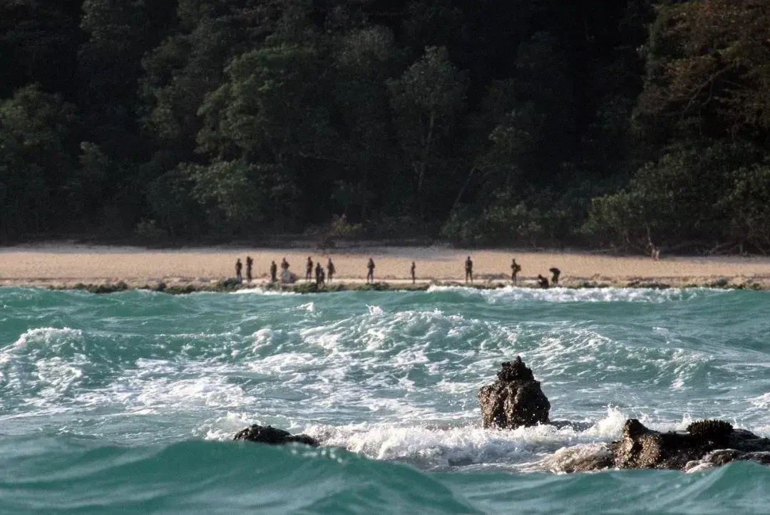 北哨兵島(north sentinel island,也有直譯北森提奈島),是一個與世