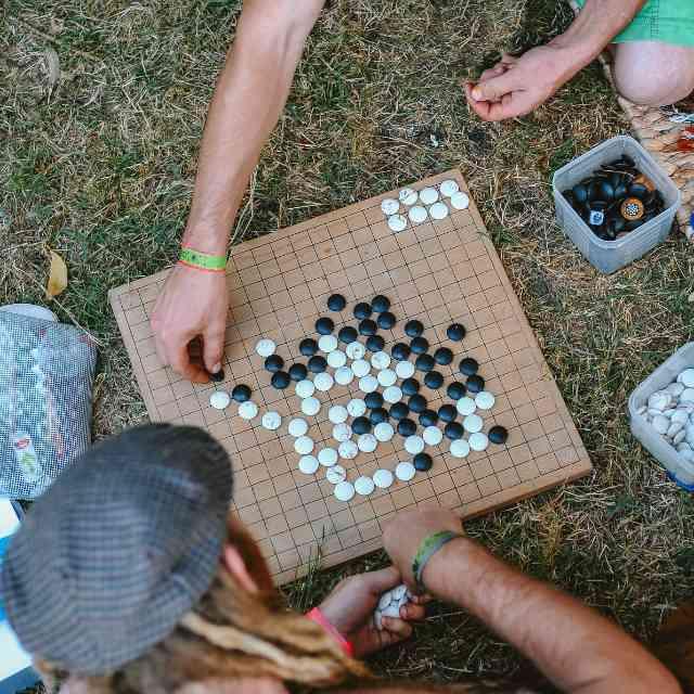 为什么其他体育项目（如马拉松）坚持完比赛叫体育精神，而围棋坚持下完叫做「有损国格」？