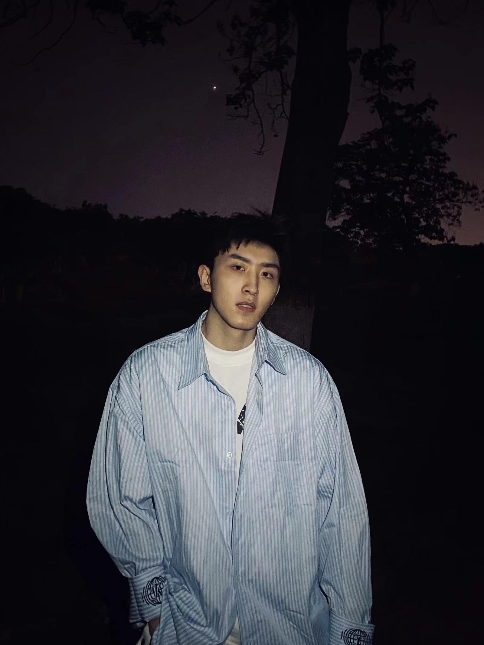 有无高中素人帅哥的照片晒出你们学校最好看的男生的照片跪求