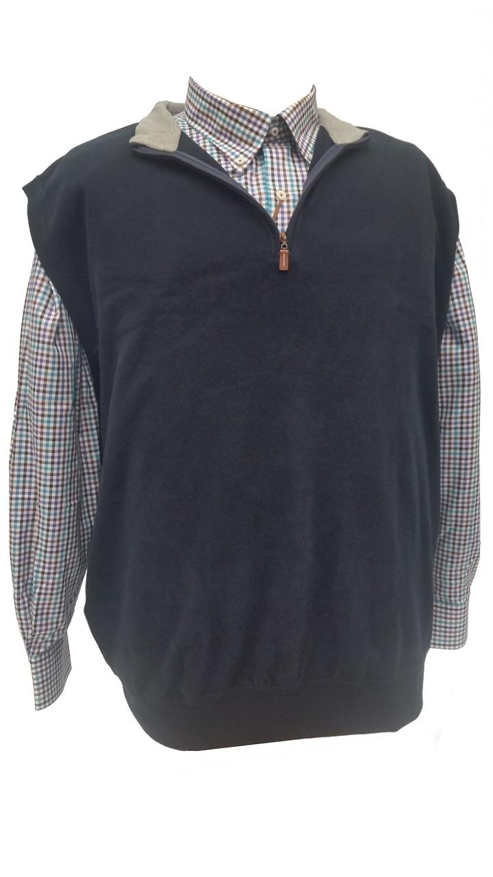 3. 时尚品牌背心