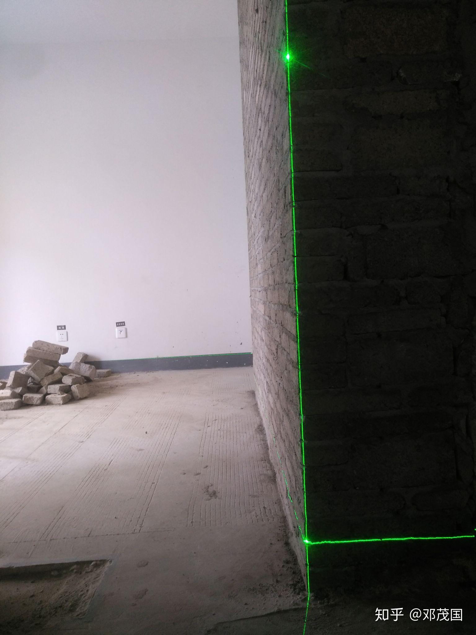 红外线确保墙面本体的水平及垂直度(1.