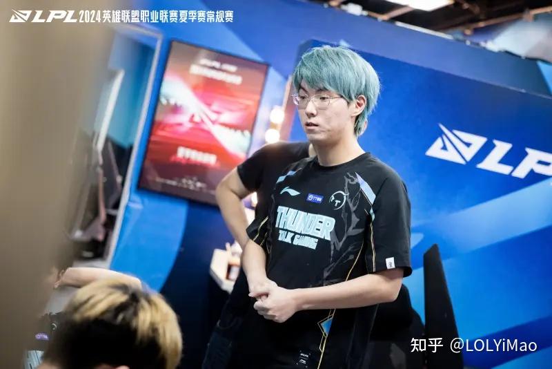 英雄联盟职业选手 ucal 达成 lpl 1000 助攻成就,该选手都有哪些精彩