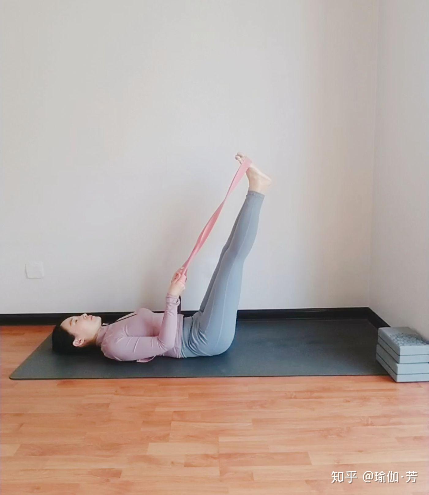 瑜伽体式精讲100讲初级瑜伽体式第16式上伸腿式