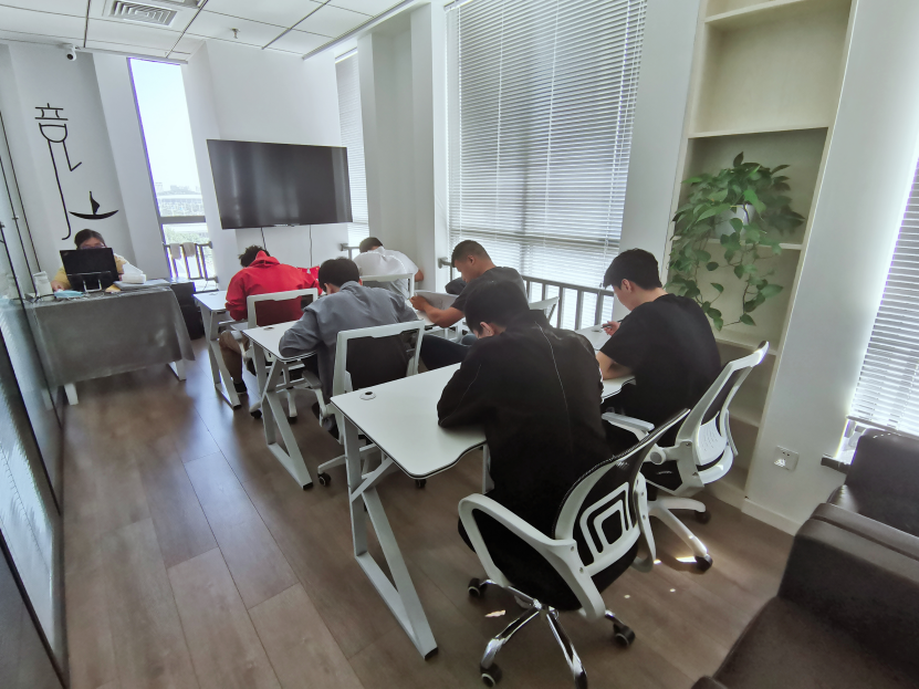 自学编程vs参加培训济南汉码未来5人小班