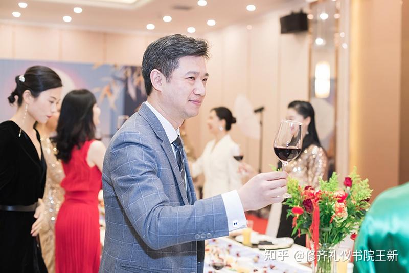 《礼仪新说》礼仪培训师必学之职场中不可不懂的宴请礼仪 - 知乎