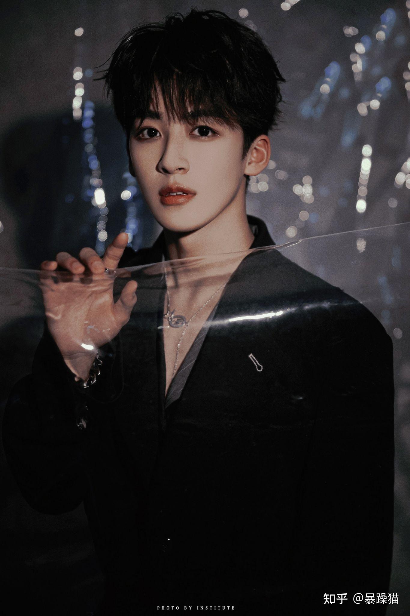 有没有什么r1se的神仙图片 可以做背景的那种? - 知乎