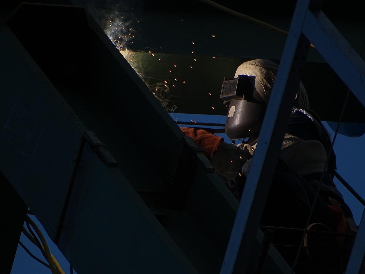 2. 焊工月收入揭秘