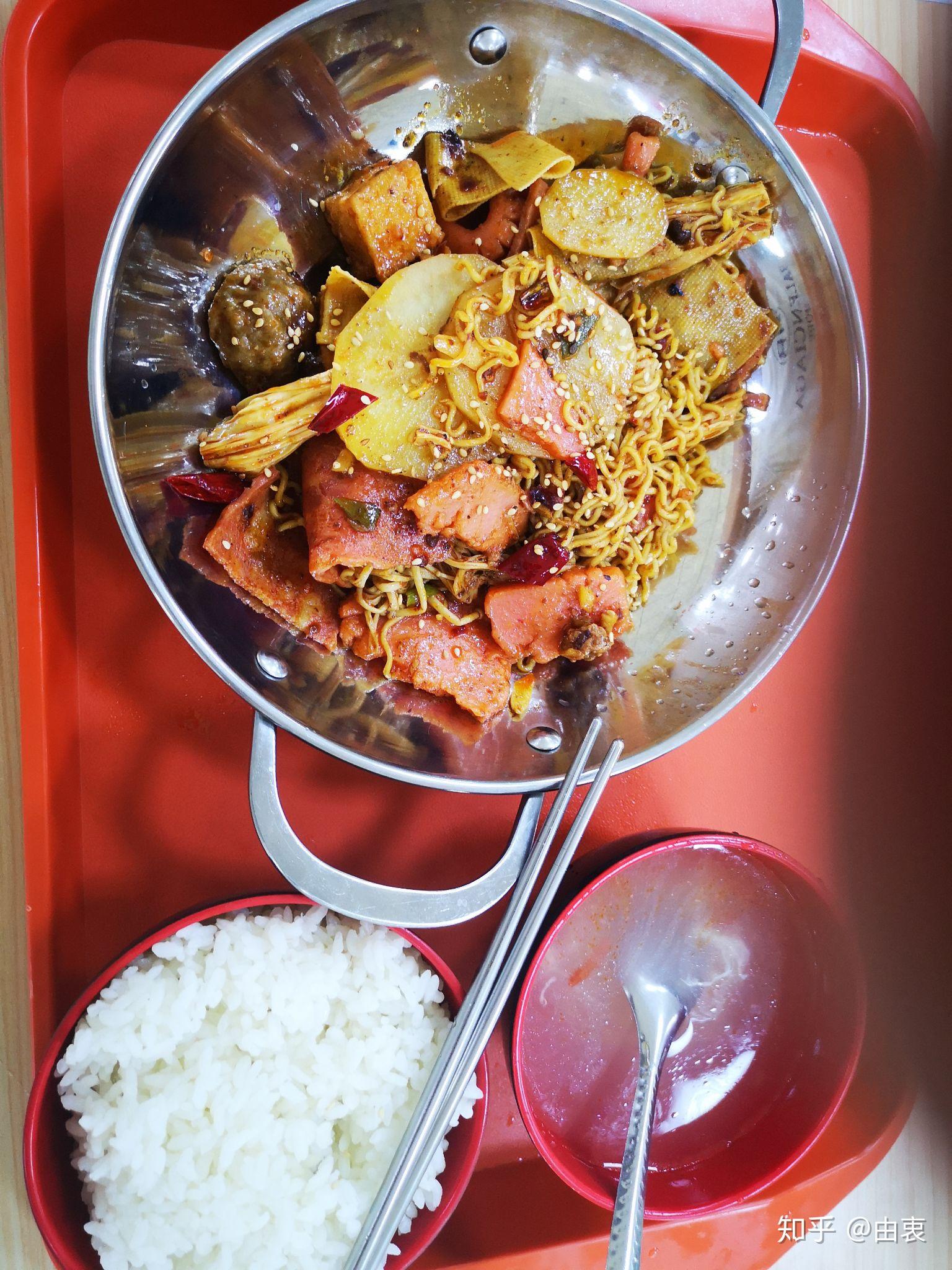 在安徽建筑大学里就餐是一种怎样的体验?有什么推荐的食堂和美食?