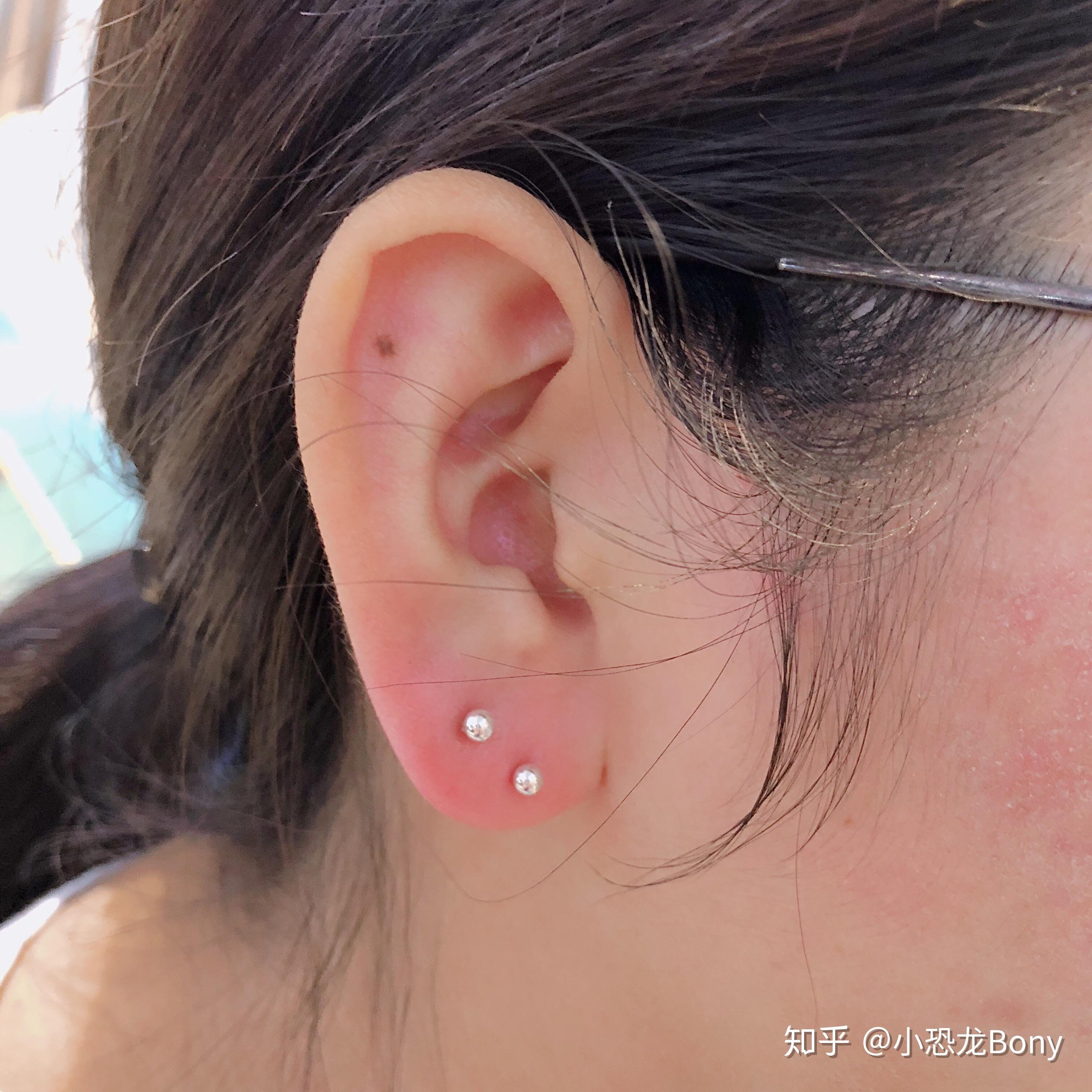 女生打两个及以上耳洞是什么体验