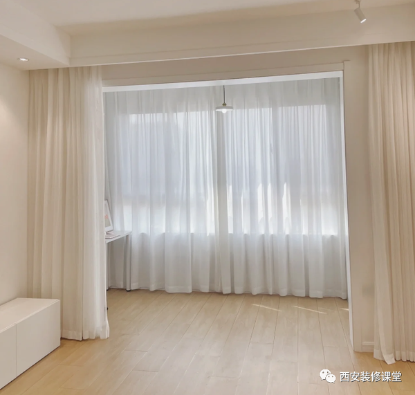 客厅带阳台，窗帘装客厅，感觉多此一举 - 知乎