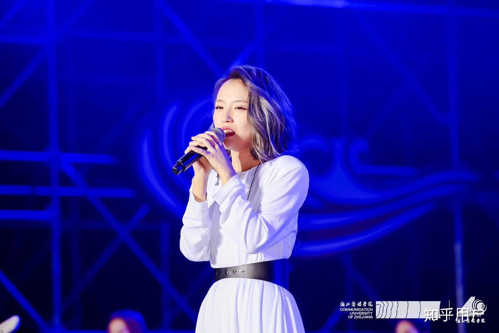 如何看待飞儿乐团的新主唱lydia?