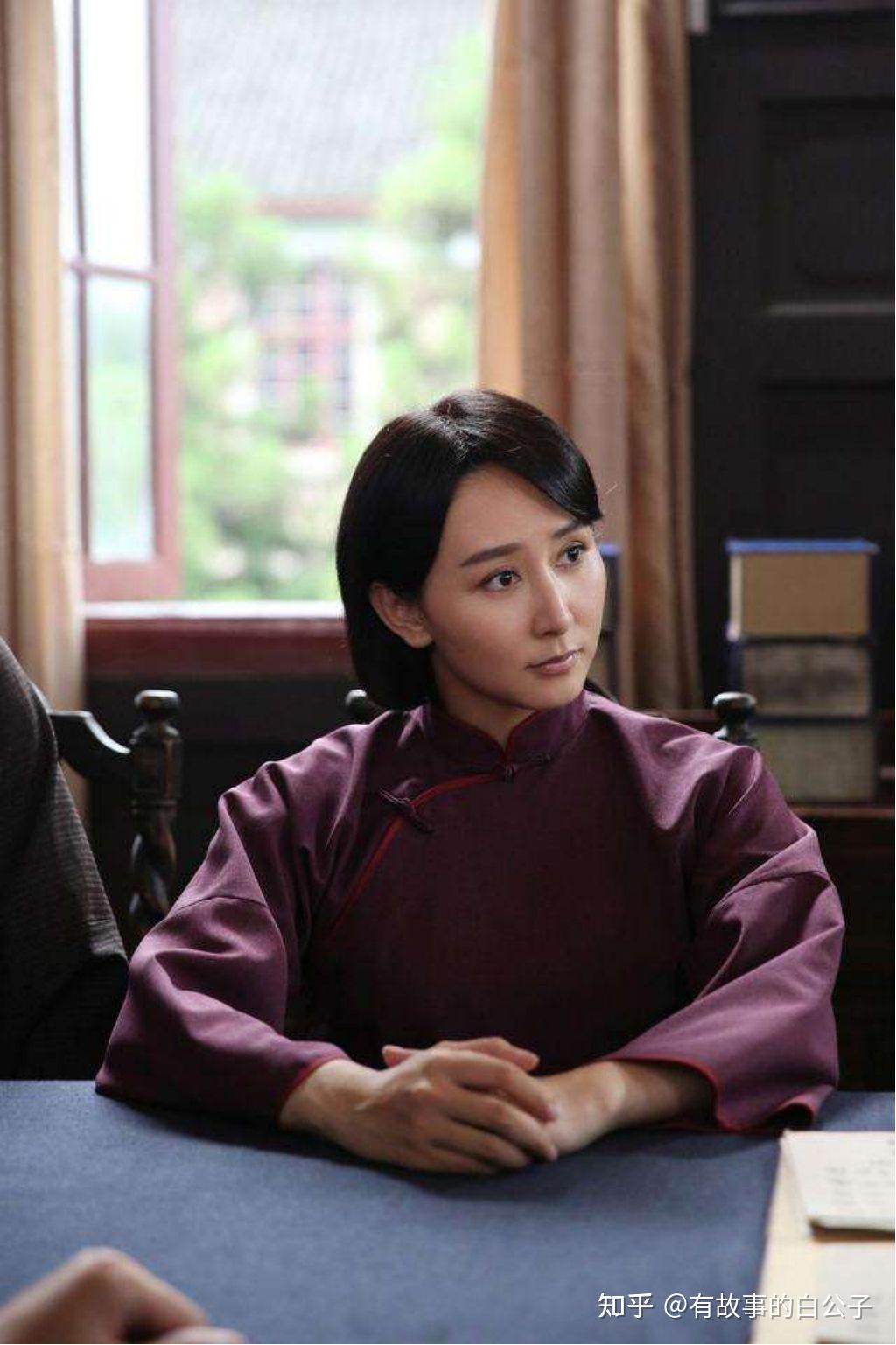 她侠肝义胆,救下了素不相识的盛梦男,帮助她走出