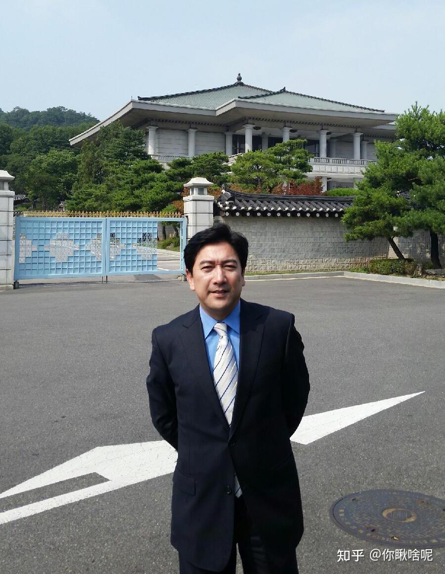 央视著名主播水均益:47岁再婚也幸福,对家乡甘肃兰州一往情深