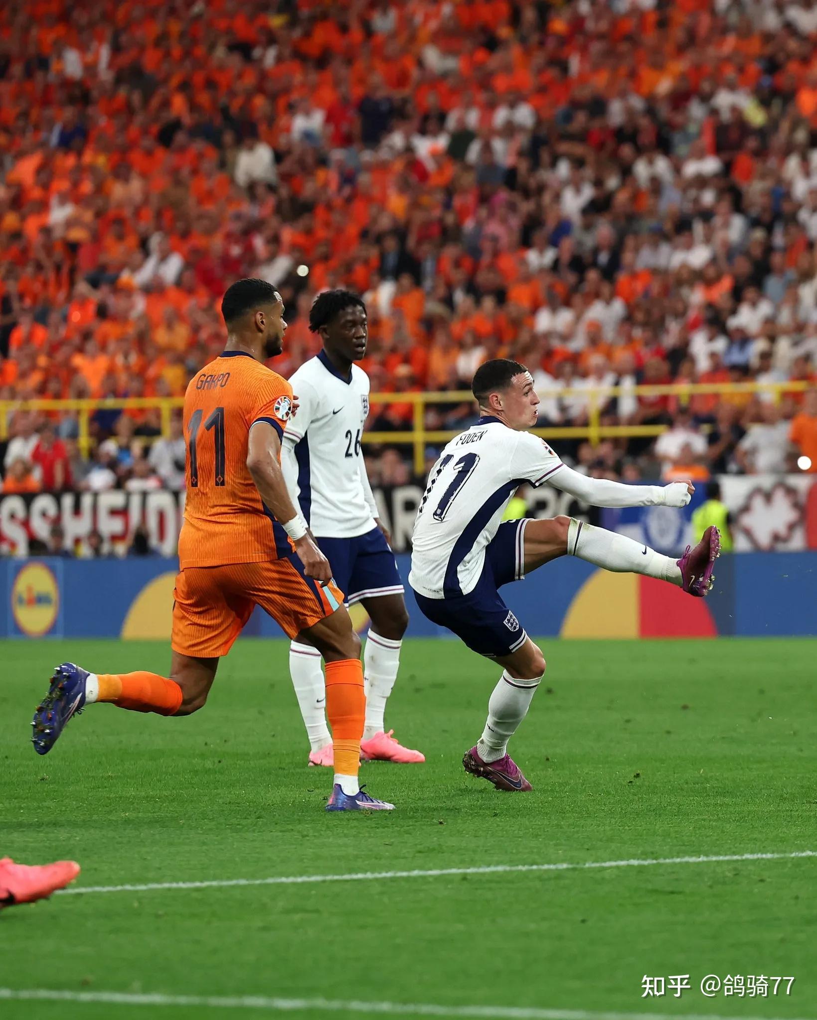 2024 欧洲杯英格兰 2:1 荷兰进决赛,沃特金斯 90 分钟绝杀,如何评价这